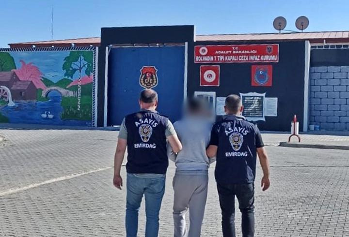 Aranan hükümlüyü polis yakaladı