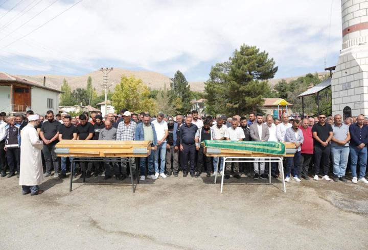 Kazada ölen ikizler, son yolculuğuna uğurlandı