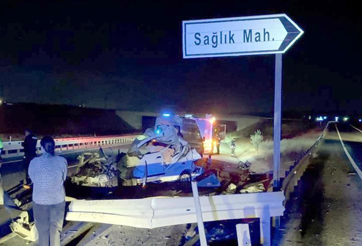 Tekirdağ'da bariyere çarpan otomobilin sürücüsü öldü