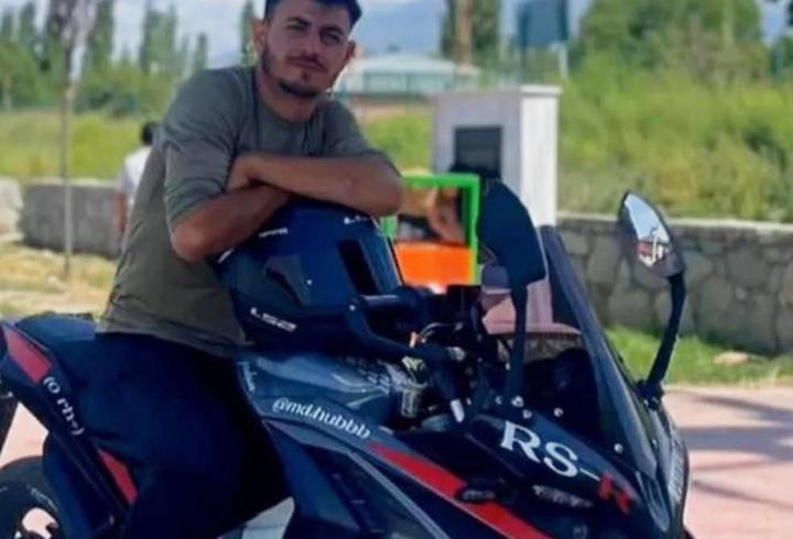 Traktörün römorkuna çarpan motosikletin sürücüsü öldü