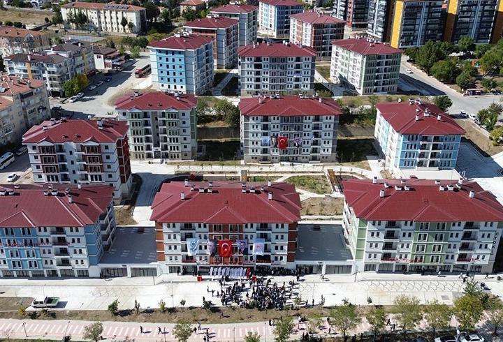 TOKİ konutları hak sahiplerine teslim edildi