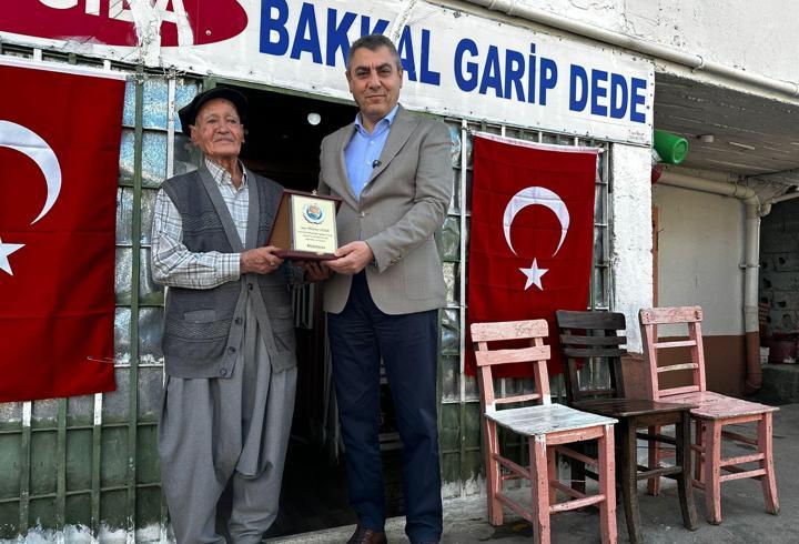 Mersin'de Garip Dede 'Yılın Esnafı' seçildi 