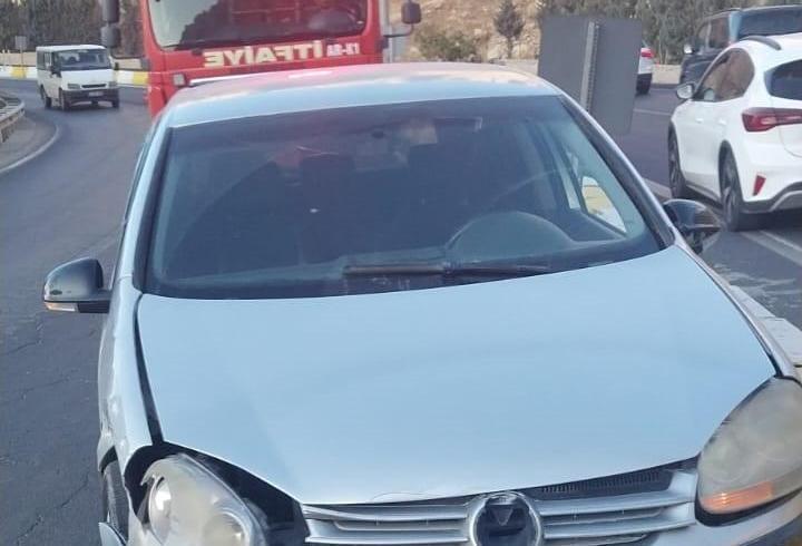 Mardin’de refüje çarpan otomobilin sürücüsü yaralandı