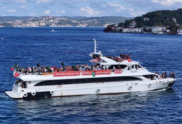 Liverpool taraftarları, İstanbul'da boğaz turuna çıktı