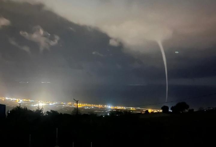 Hatay'da denizdeki hortum kamerada
