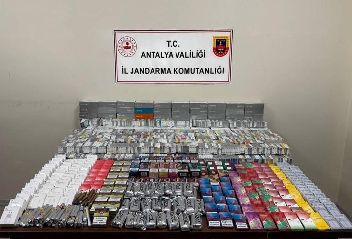 Kemer'de kaçak sigara operasyonu