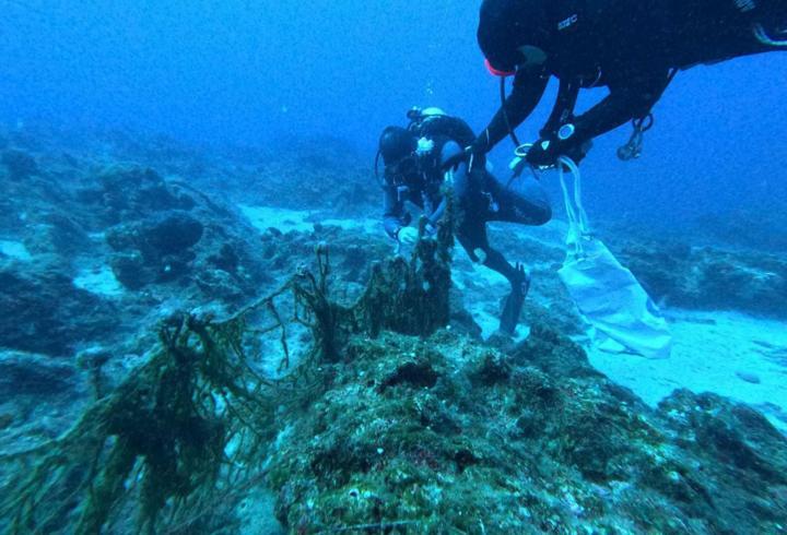 Datça'da deniz dibindeki hayalet ağlar çıkarıldı