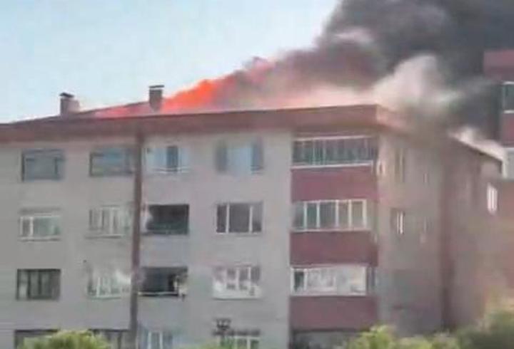 7 katlı apartmanın çatısı yandı 