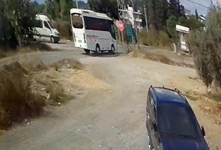 Okul servis minibüsü ile midibüs çarpıştı; 7 öğrenci yaralı