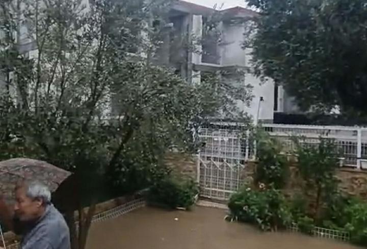 Ayvalık'ta sağanak; metrekareye 63,8 kilogram yağış düştü