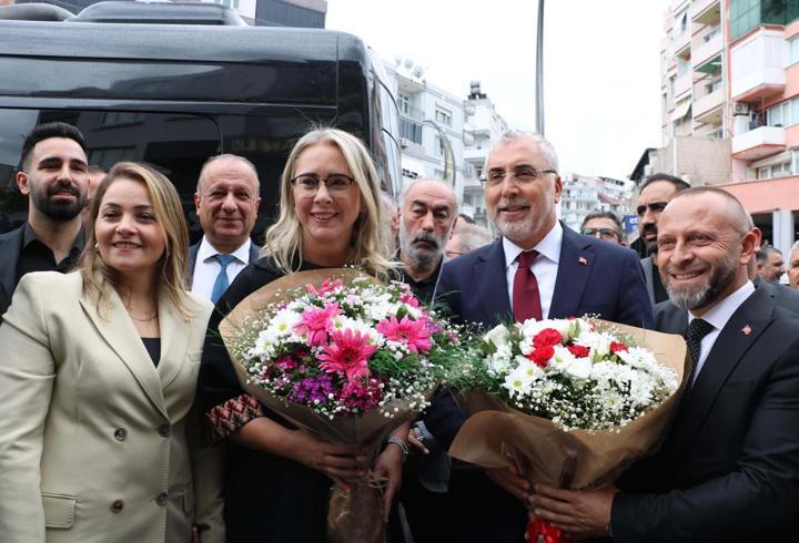 Bakan Işıkhan, İzmir'de