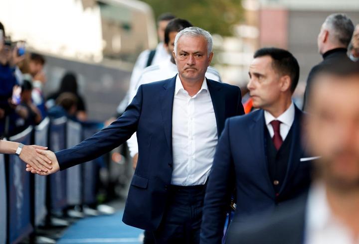 Real Madrid'le anlaşan Mourinho, Benfica'ya veda etti