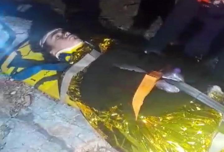 Alanya'da kayalık alanda mahsur kalan 2 çocuk kurtarıldı