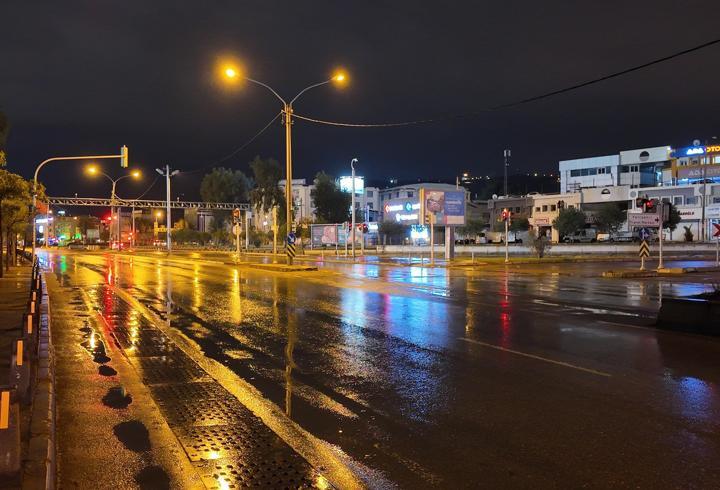 İzmir'de sağanak yağış etkili oldu