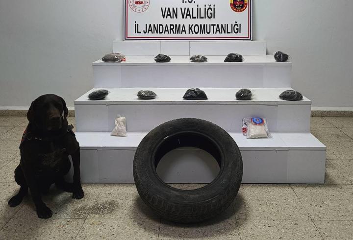 Van'da araç lastiğine gizlenmiş uyuşturucu ele geçirildi