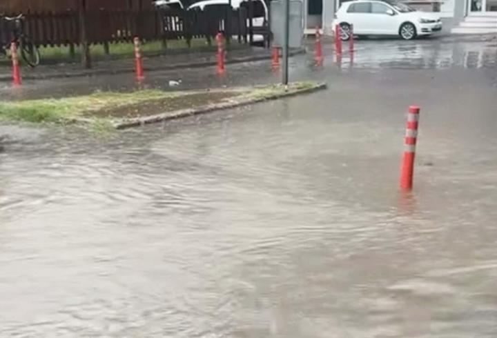 Aydın'da sağanak nedeniyle bazı yollar suyla doldu