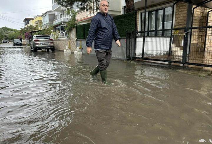 Balıkesir'de sağanak; cadde ve sokaklar göle döndü