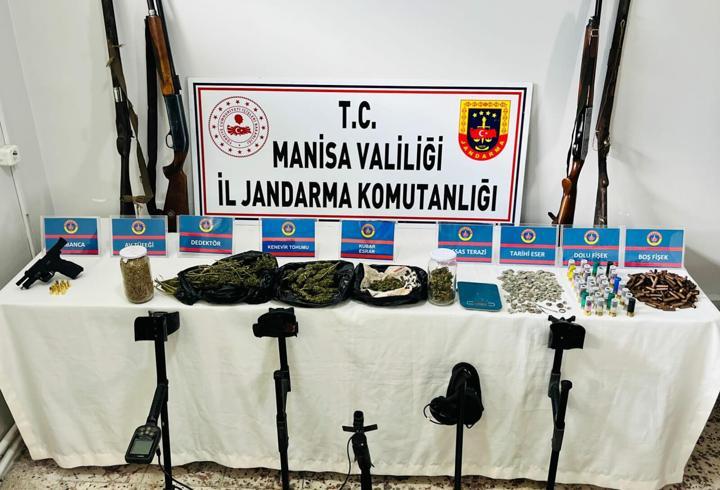 Salihli'de kaçakçılık operasyonu: 2 gözaltı