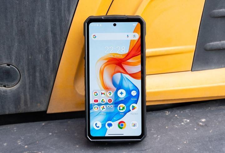 En dayanıklı telefon yenilendi