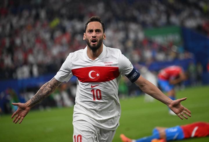 Hakan Çalhanoğlu milli formayla 'dalya' diyecek