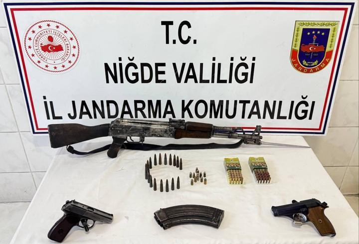 Niğde'de Kalaşnikof ele geçirildi
