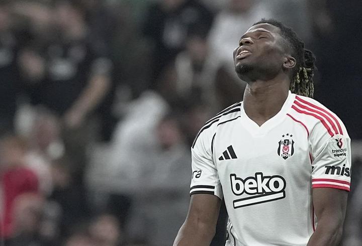 Beşiktaş’ta El Bilal Toure sakatlandı