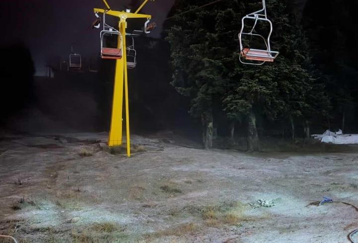 Uludağ’ın zirvesinde kar yağışı etkili oldu