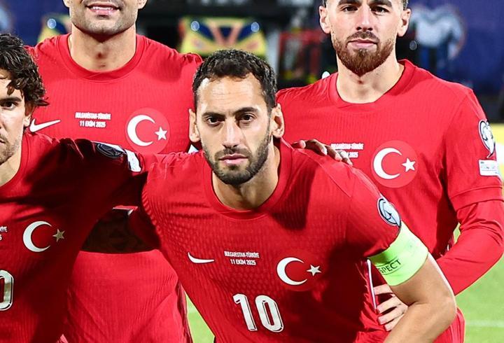 Hakan Çalhanoğlu, Bulgaristan maçıyla 100'ler kulübüne girdi