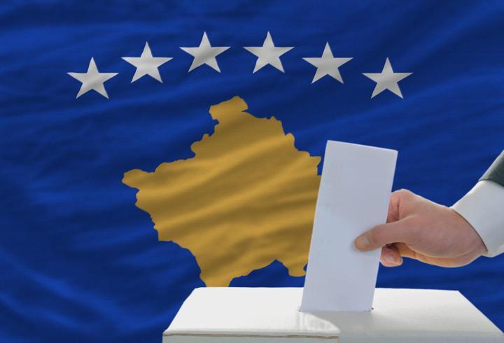 Kosova'da yerel seçim günü: Halk sandık başında
