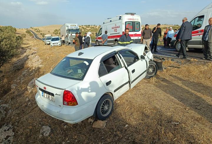 Mardin'de otomobiller çarpıştı: 4 yaralı