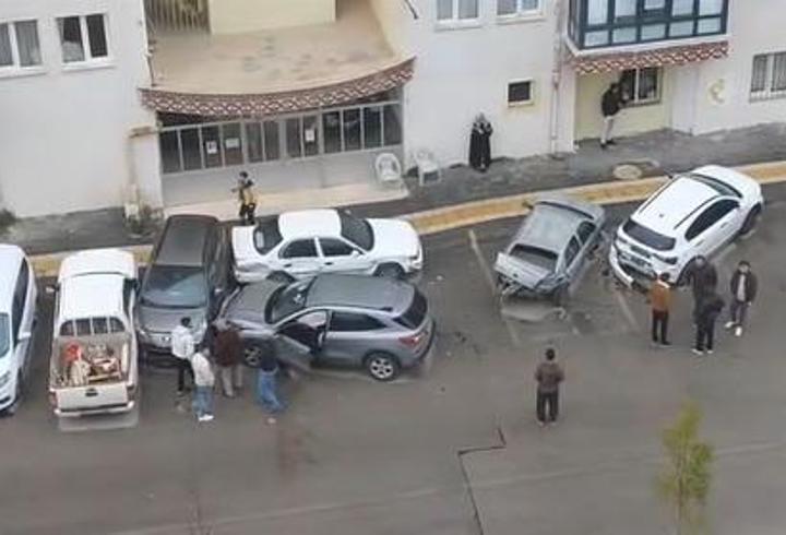 Kontrolden çıkan otomobil park halindeki 5 araca zarar verdi