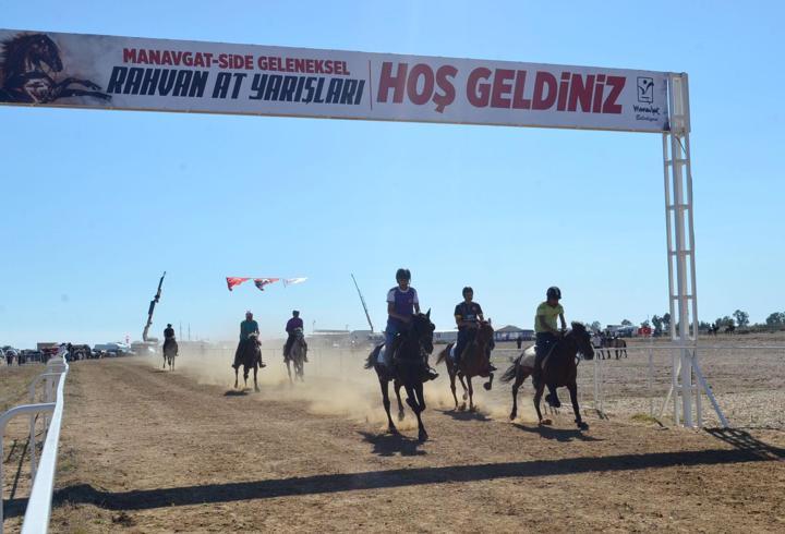 Manavgat- Side Geleneksel Rahvan At Yarışları yapıldı