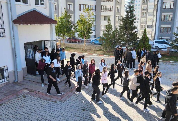 Niğde’de okullarda eş zamanlı afet tatbikatı