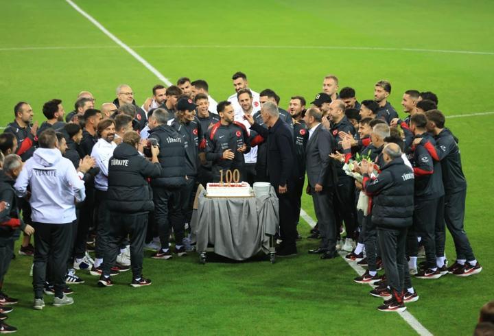 Hakan Çalhanoğlu'na 'dalya' sürprizi