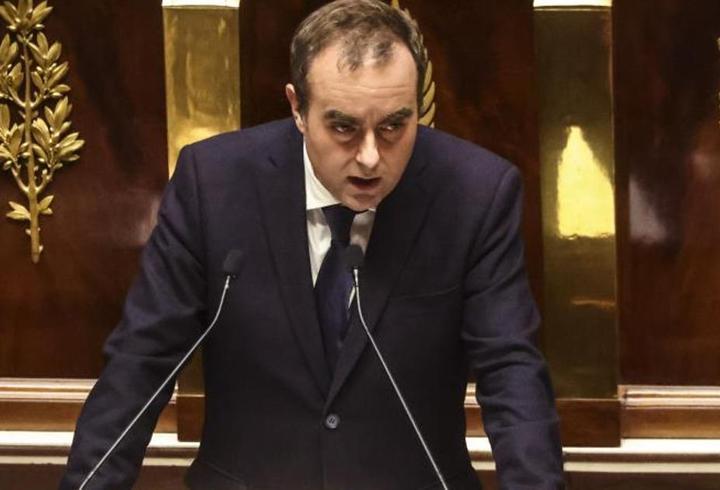 Fransa'da tartışmalı emeklilik reformu askıya alınacak