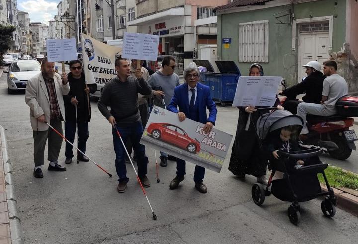 Bafra'da görme engellilerden "Sarı Şerit" farkındalık yürüyüşü