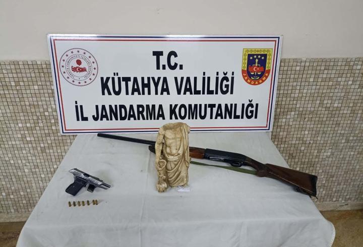 Kütahya’da tıp ve sağlık tanrısı Asklepios heykeli ele geçirildi