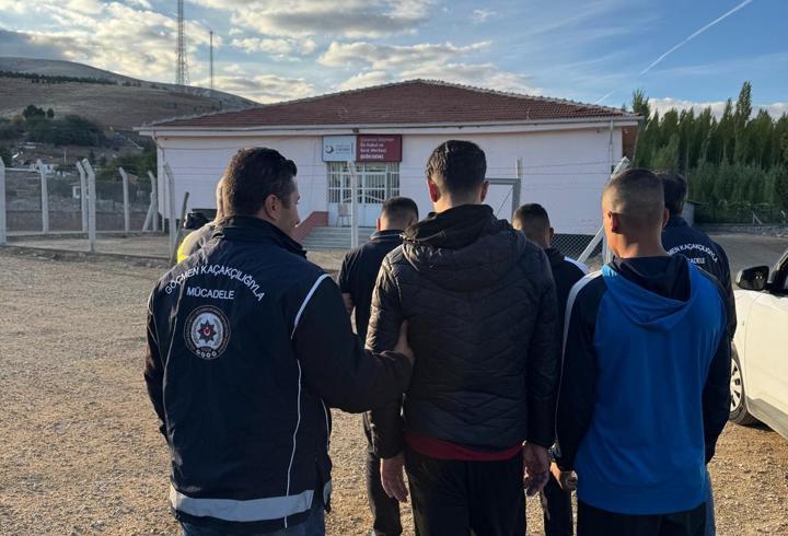 Kırşehir'de 21 düzensiz göçmen yakalandı