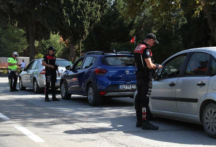 İzmir'de aranan 1020 kişi yakalandı