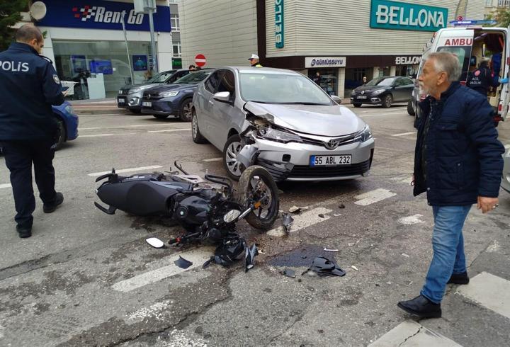 Otomobil ile motosiklet çarpıştı; 1 yaralı