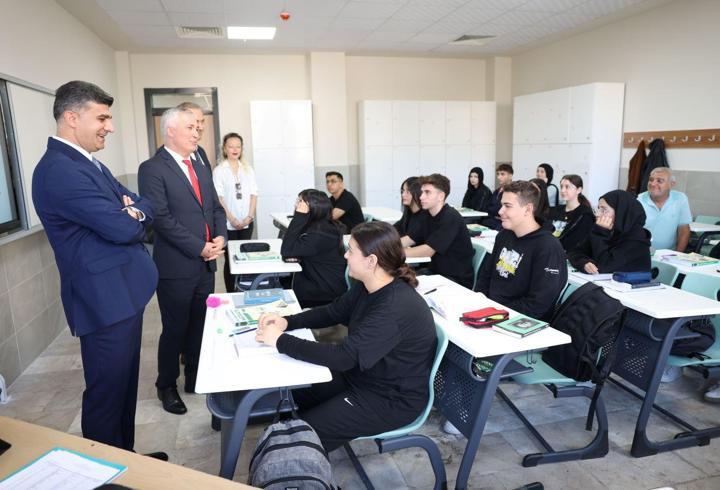 Şener’den okul ziyaretleri devam ediyor