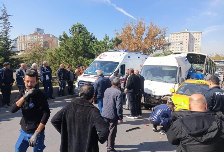 Ankara'da 6 araçlı zincirleme kaza: 6 yaralı