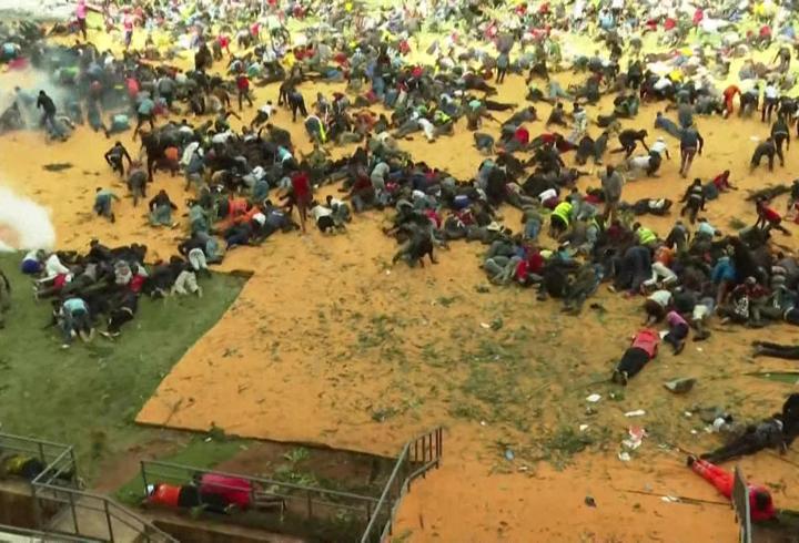 Kenya’da cenazede yine izdiham
