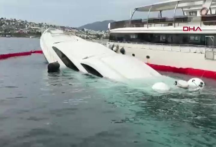 Bodrum’da iskeleye demirli lüks yat böyle battı