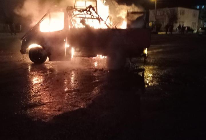 Tekkeköy'de park halindeki otomobil yandı