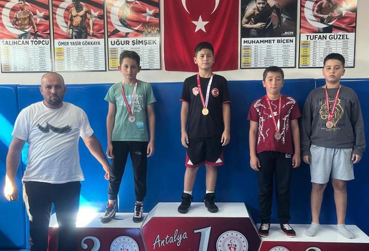 Kumlucalı güreşçiler şampiyonalara hazır