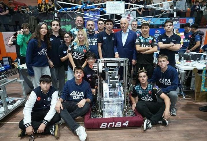 Ümraniye Robot Yarışları’nda öğrenciler hünerlerini sergiledi