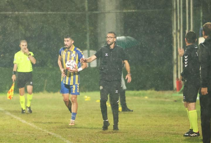 Menemen FK fırsat tepti
