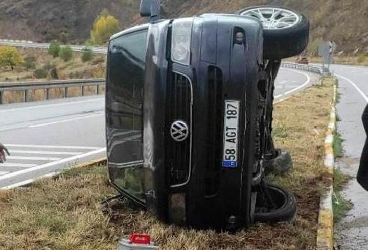 Sivas'ta minibüs devrildi: 2 yaralı