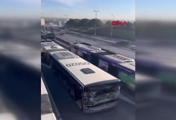 Sefaköy'de metrobüs kazası!